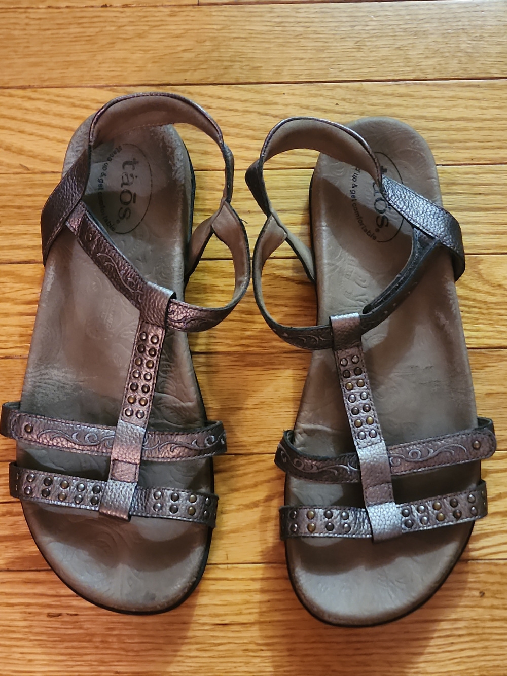 Taos Footwear Trophy 2 Women's Pewter Metallic Studded T-Strap Sandals